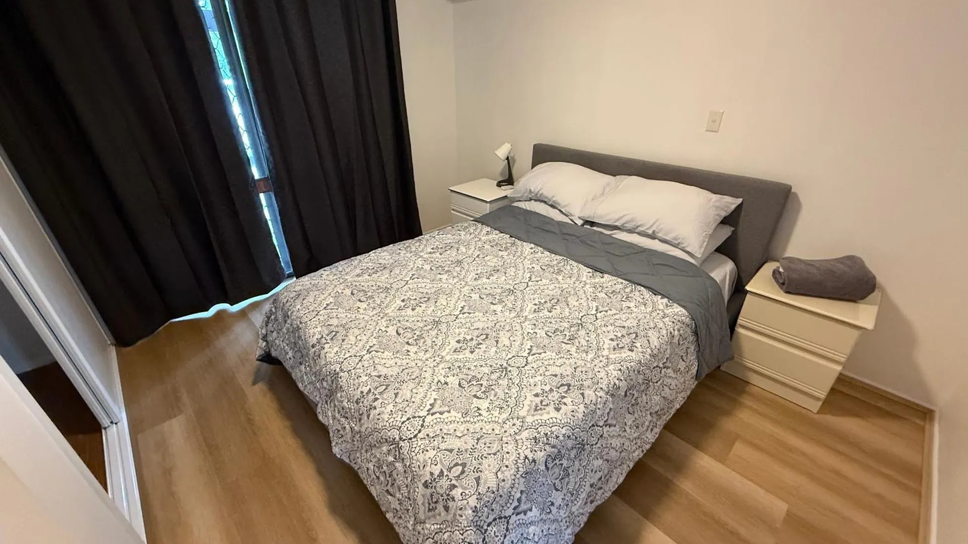 Comfy Logan - Shared Bathrooms - Individual Room With A Queenbed- Wifi Ac Netflix Tanah Merah